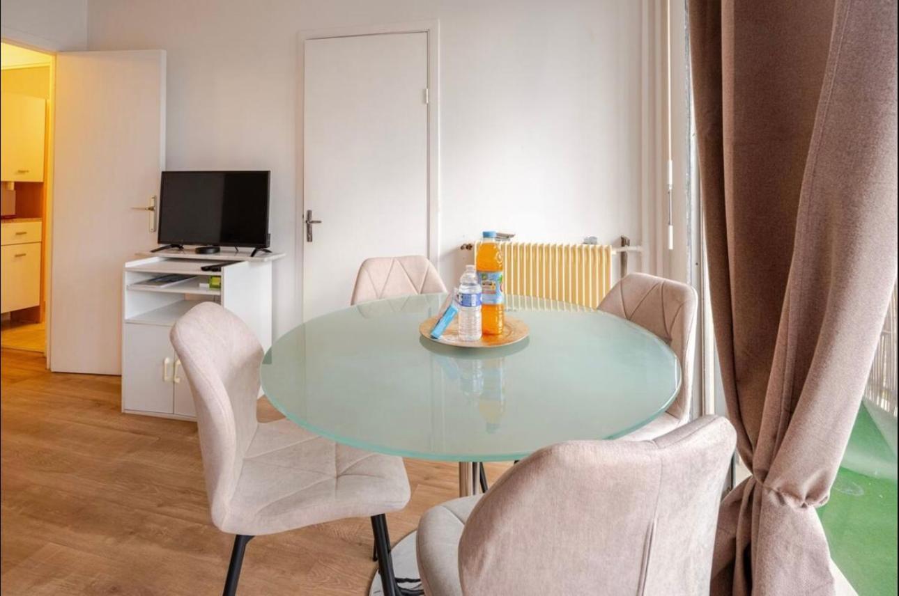 In The Center Of Appartement *